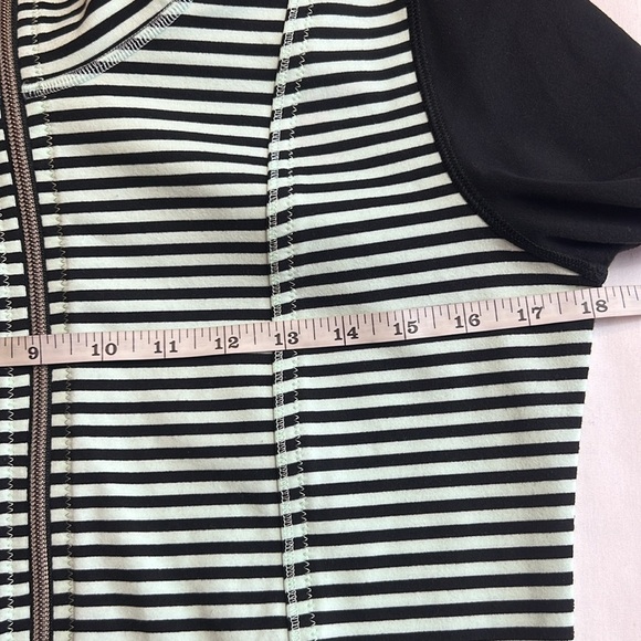 Lululemon Daily Yoga Jacket Classic Stripe Mint Moment Black 6 EUC - Picture 10 of 13